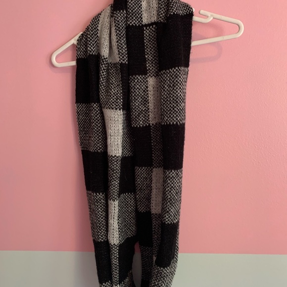 Plaid infinity scarf - Picture 6 of 6